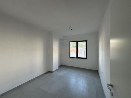 Tirane, jepet me qera apartament 2+1 Kati 3, 94 m² 750 € (Rruga Qemal Stafa, Tirane, AREA41837)