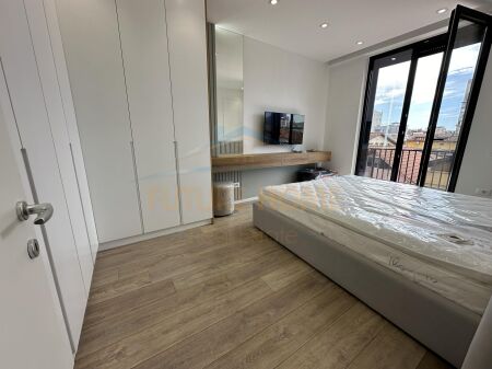 Tirane, shitet apartament 2+1 Kati 3, 75 m² 215.000 € (SHKOLLA E KUQE)