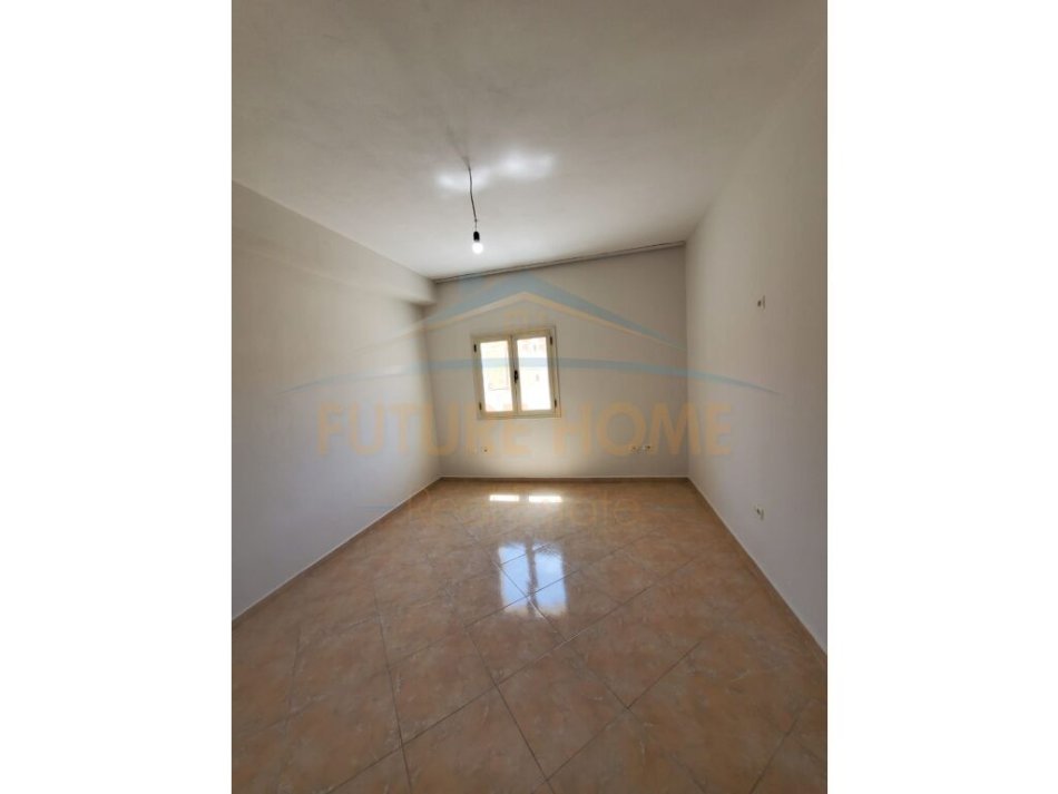 Tirane, shitet apartament 3+1 Kati 2, 118 m² 145.000 € (Rruga e Kokonozeve)