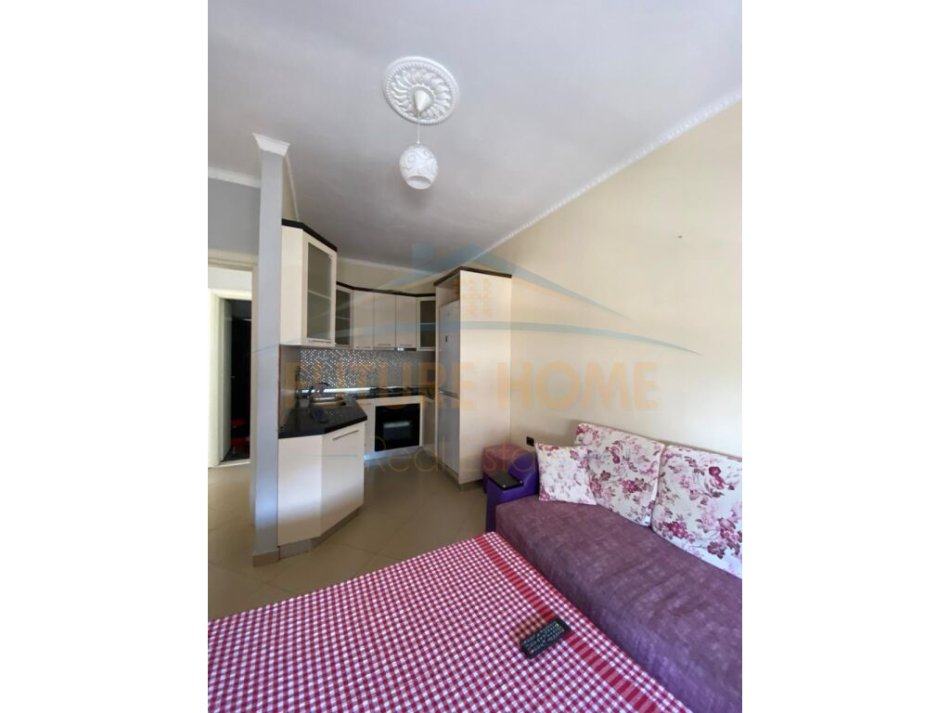 Durres Plazh, jepet me qera apartament 1+1+Aneks+Ballkon Kati 8, 65 m² 400 € (Pavarsia)