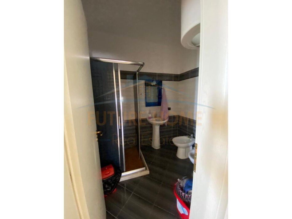 Durres Plazh, jepet me qera apartament 1+1+Aneks+Ballkon Kati 8, 65 m² 400 € (Pavarsia)