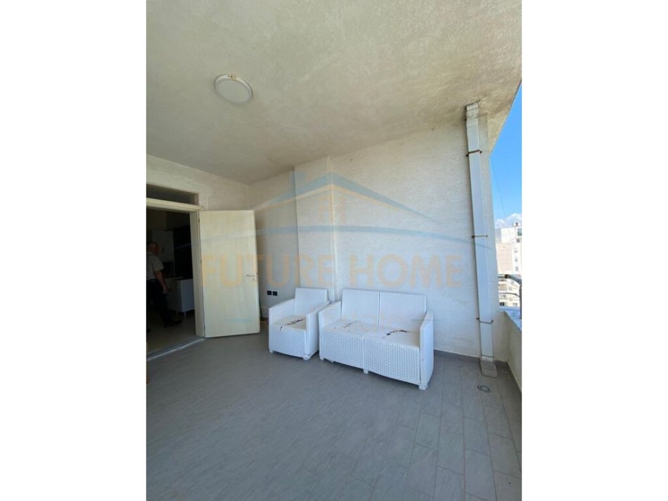 Durres Plazh, jepet me qera apartament 1+1+Aneks+Ballkon Kati 8, 65 m² 400 € (Pavarsia)