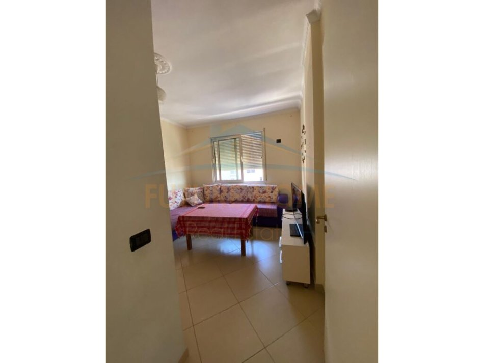 Durres Plazh, jepet me qera apartament 1+1+Aneks+Ballkon Kati 8, 65 m² 400 € (Pavarsia)