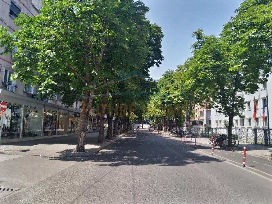 Tirane, shitet shtepi 2+1 Kati 1, 83 m² 200.000 € (Myslym Shyri)