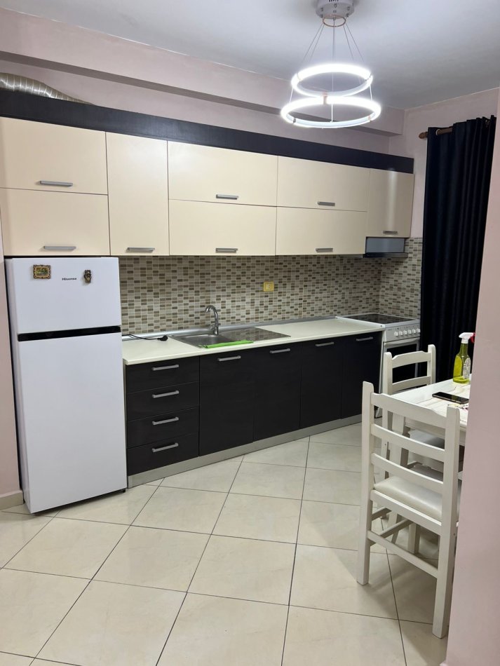 Tirane, jepet me qera apartament 1+1+Ballkon Kati 7, 66 m² 400 € (prane Bar Artistit)