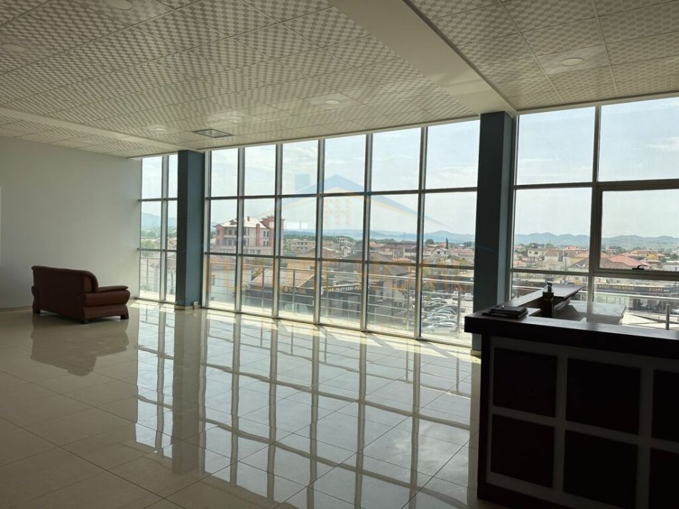 Durres, jepet me qera , 952 m² 1.300 € (Shijak , Durrës)