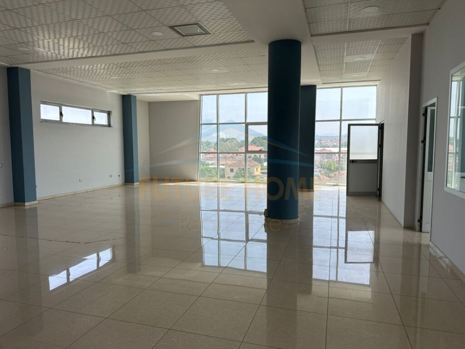 Durres, jepet me qera , 952 m² 1.300 € (Shijak , Durrës)