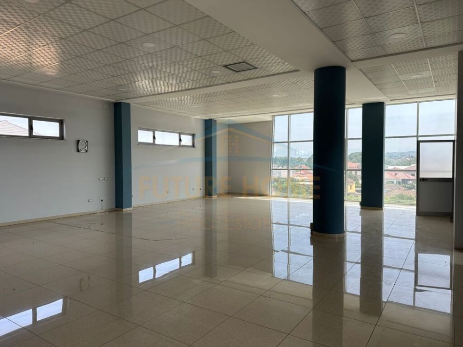 Durres, jepet me qera , 952 m² 1.300 € (Shijak , Durrës)