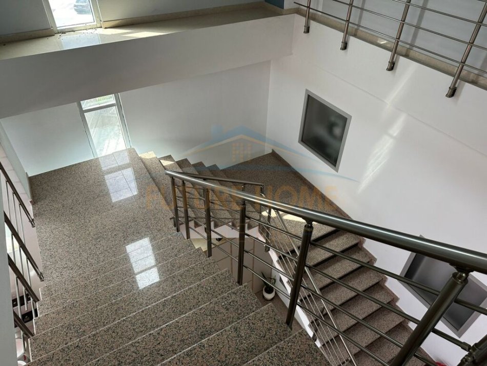 Durres, jepet me qera , 952 m² 1.300 € (Shijak , Durrës)