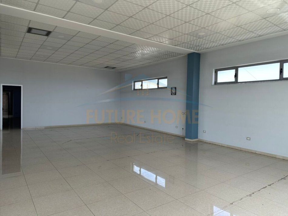 Durres, jepet me qera , 952 m² 1.300 € (Shijak , Durrës)
