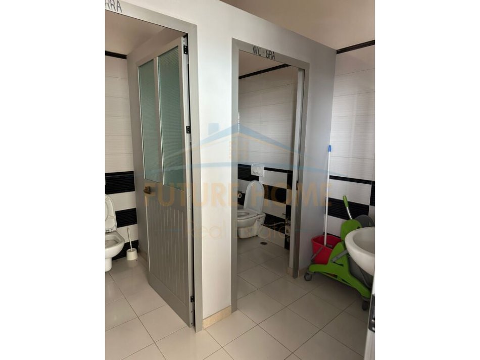 Durres, jepet me qera , 952 m² 1.300 € (Shijak , Durrës)