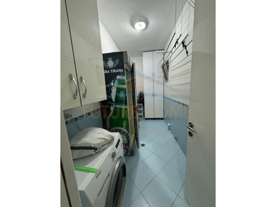 Tirane, shitet apartament Kati 5, 90 m² (UNAZA E RE)