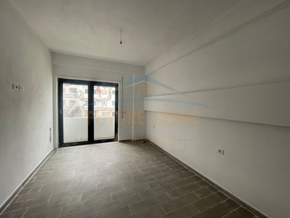 Tirane, jepet me qera apartament 2+1+Ballkon Kati 2, 90 m² 400 € (Rezidenca Kodra e Diellit)
