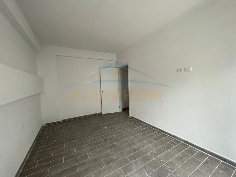 Tirane, jepet me qera apartament 2+1+Ballkon Kati 2, 90 m² 400 € (Rezidenca Kodra e Diellit)