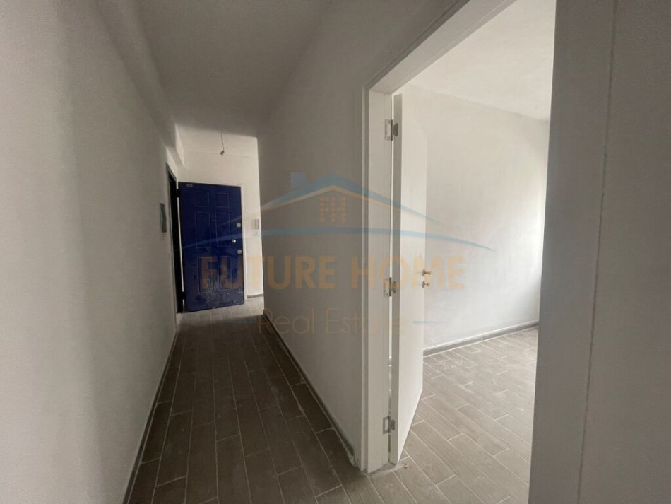 Tirane, jepet me qera apartament 2+1+Ballkon Kati 2, 90 m² 400 € (Rezidenca Kodra e Diellit)
