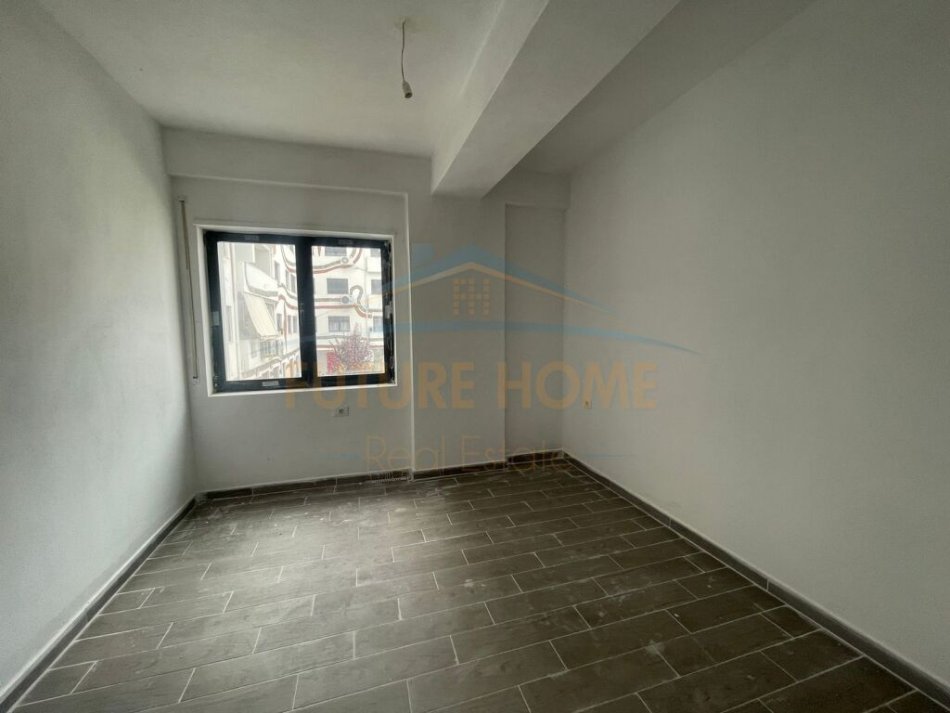 Tirane, jepet me qera apartament 2+1+Ballkon Kati 2, 90 m² 400 € (Rezidenca Kodra e Diellit)