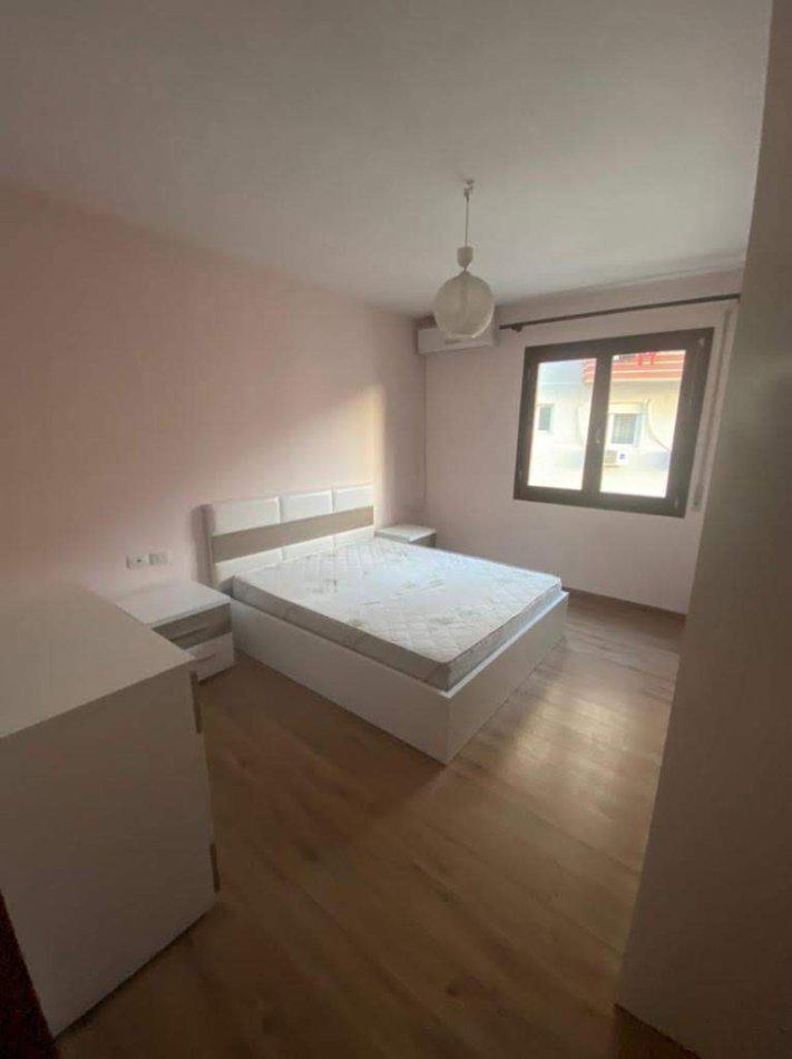 Tirane, jepet me qera apartament 1+1 Kati 3, 85 m² 398 € (Kopshti Botanik)