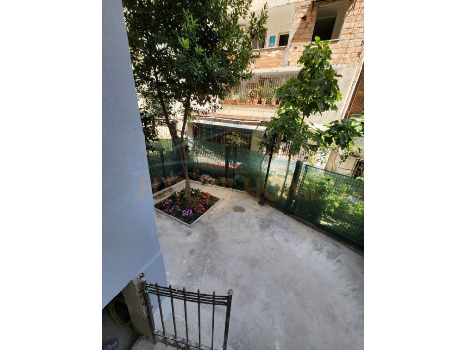 Tirane, shitet apartament 2+1 Kati 1, 61 m² 140.000 € (Rruga Ferit Xhajko)