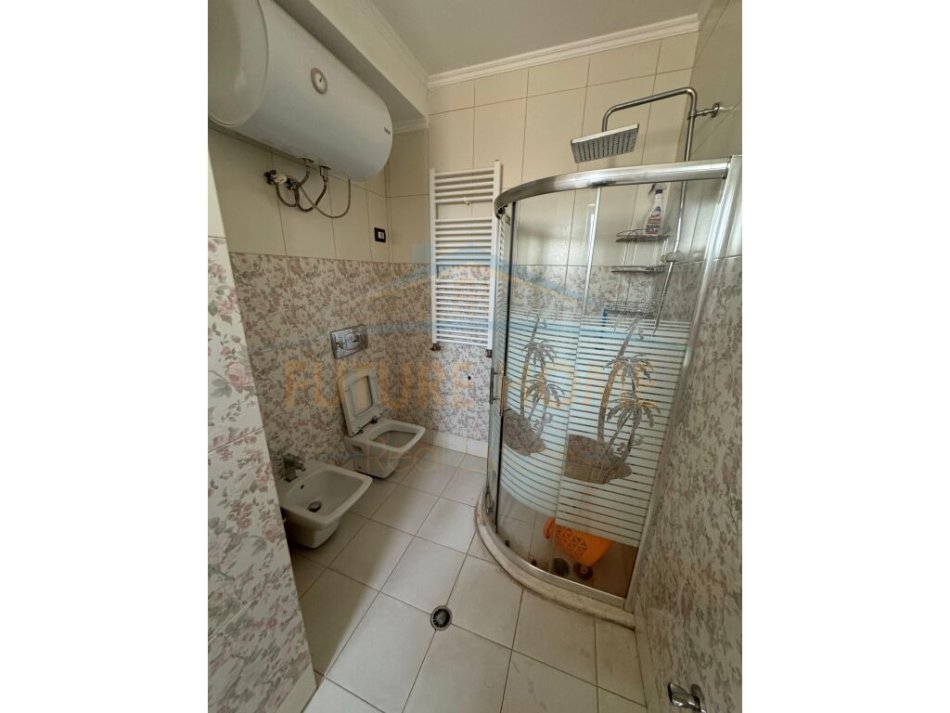 Tirane, jepet me qera apartament 3+1+Ballkon Kati 9, 300 m² 1.500 € (SELVIA)