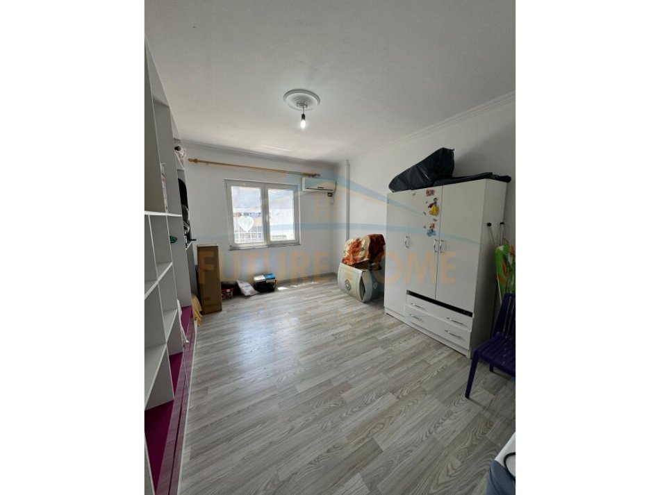 Tirane, jepet me qera apartament 3+1+Ballkon Kati 9, 300 m² 1.500 € (SELVIA)