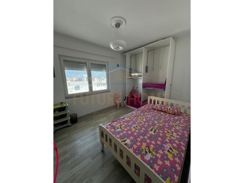 Tirane, jepet me qera apartament 3+1+Ballkon Kati 9, 300 m² 1.500 € (SELVIA)