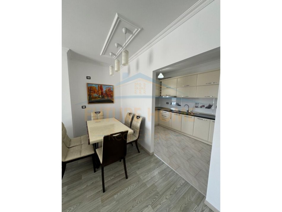 Tirane, jepet me qera apartament 3+1+Ballkon Kati 9, 300 m² 1.500 € (SELVIA)