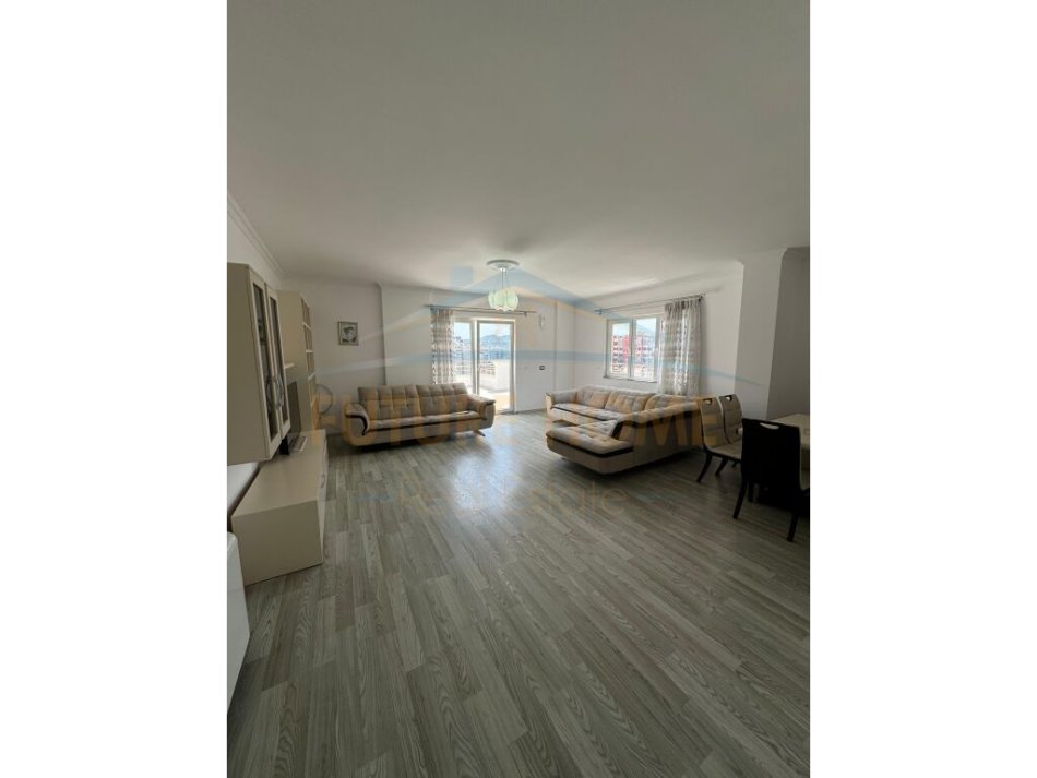 Tirane, jepet me qera apartament 3+1+Ballkon Kati 9, 300 m² 1.500 € (SELVIA)