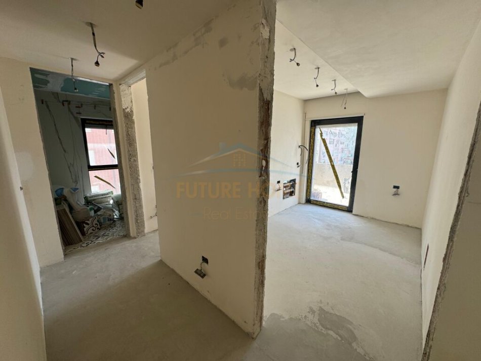 Tirane, shitet apartament 3+1+Ballkon Kati 3, 130 m² 390.000 € (Juridiku)