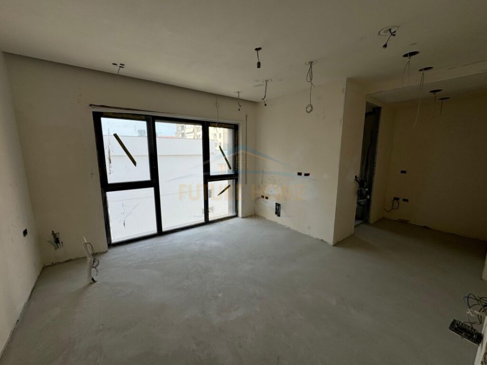 Tirane, shitet apartament 3+1+Ballkon Kati 3, 130 m² 390.000 € (Juridiku)
