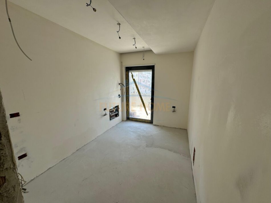 Tirane, shitet apartament 3+1+Ballkon Kati 3, 130 m² 390.000 € (Juridiku)