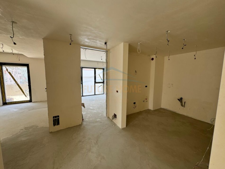 Tirane, shitet apartament 3+1+Ballkon Kati 3, 130 m² 390.000 € (Juridiku)