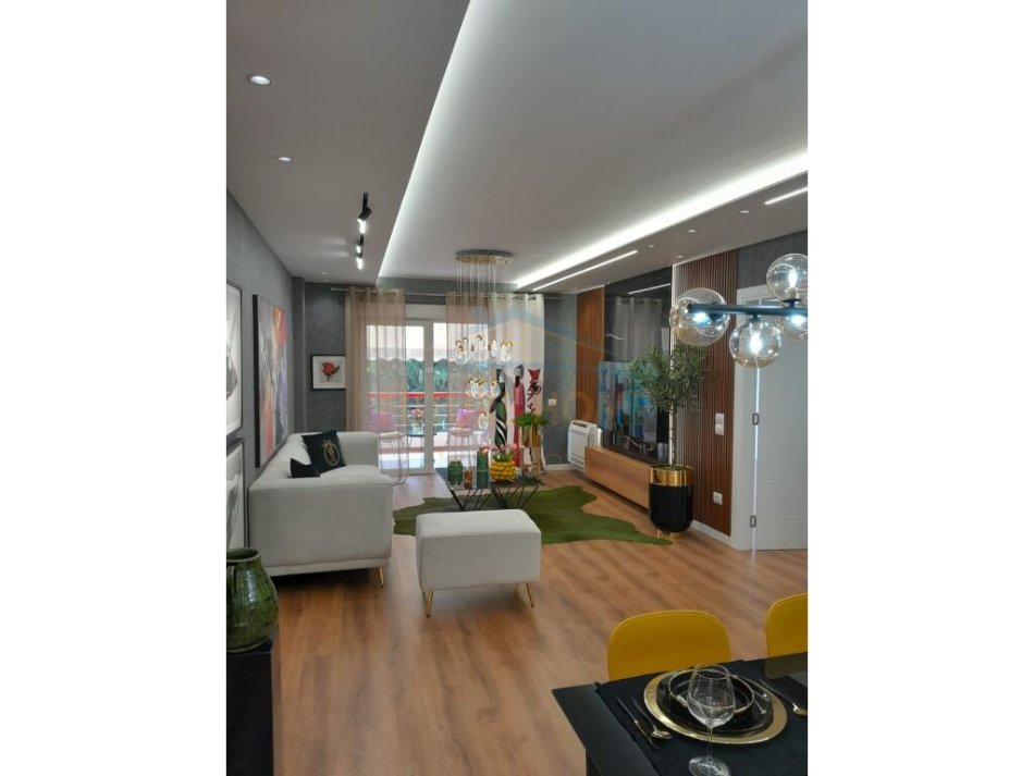 Tirane, shitet apartament 2+1+Ballkon Kati 3, 110 m² 250.000 € (Liqeni i Thate)