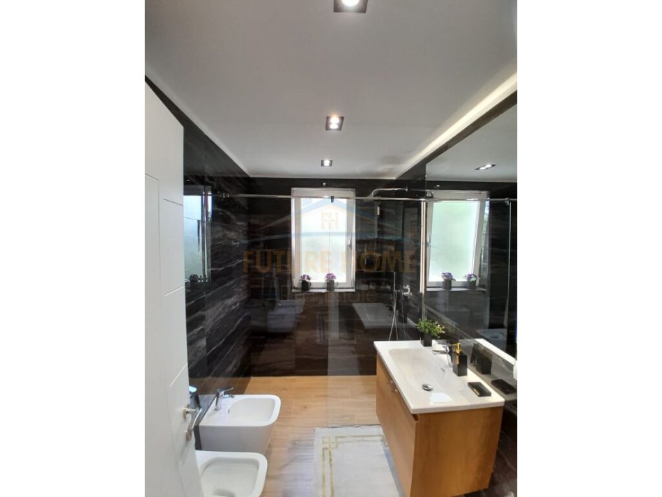 Tirane, shitet apartament 2+1+Ballkon Kati 3, 110 m² 250.000 € (Liqeni i Thate)