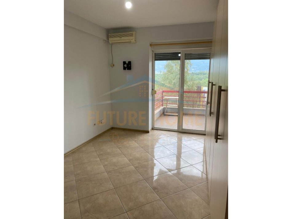 Tirane, jepet me qera 2+1 Kati 3, 500 € (Liqeni i Thate)