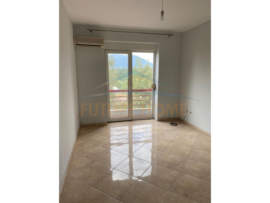 Tirane, jepet me qera apartament Kati 2, 90 m² 500 € (Liqeni i Thate)