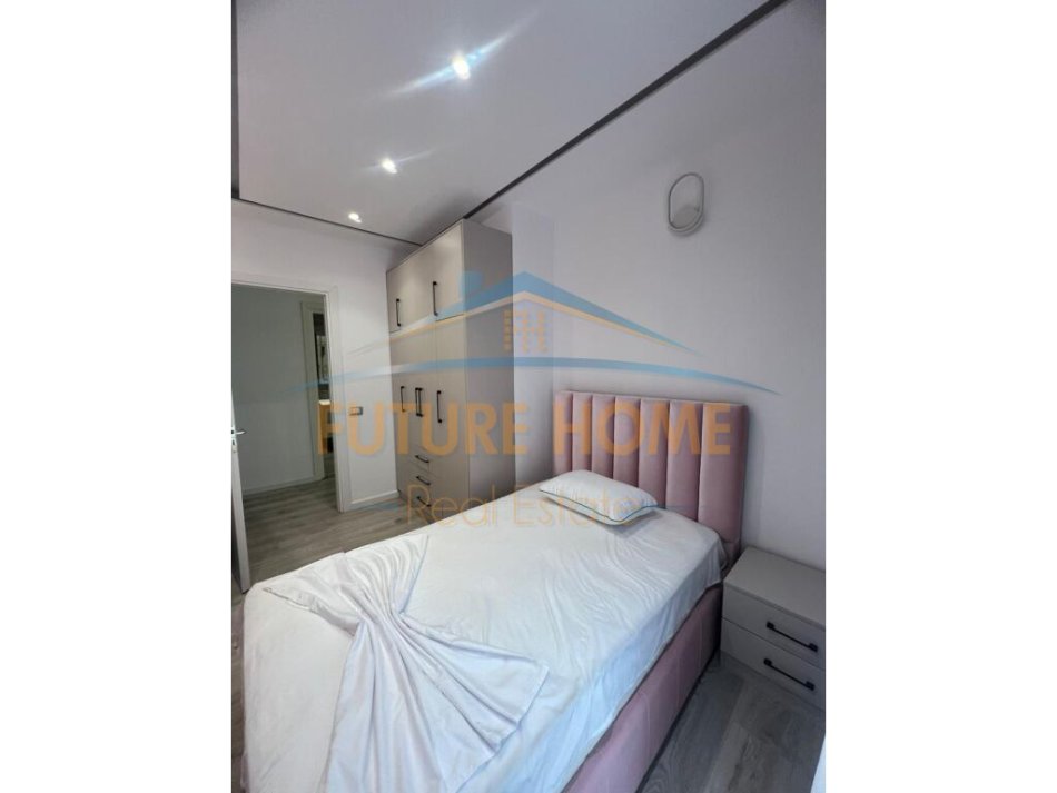 Tirane, jepet me qera apartament 2+1+Ballkon Kati 4, 102 m² 1.000 € (Rruga e Barrikadave)