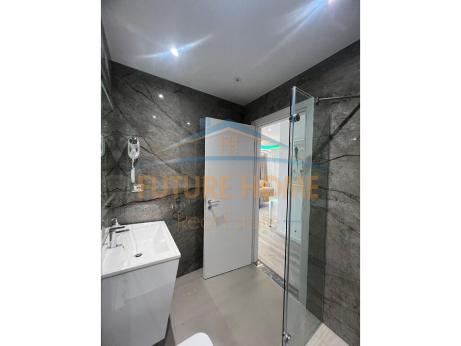Tirane, jepet me qera apartament 2+1+Ballkon+ Post Parkimi,  Kati 4, 102 m² 1.000 € (Rruga e Barrikadave)
