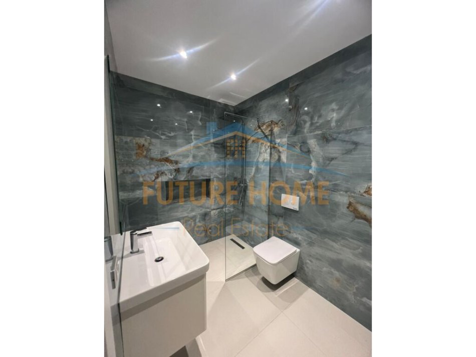 Tirane, jepet me qera 2+1 Kati 2, 1.000 € (Rruga e Barrikadave)