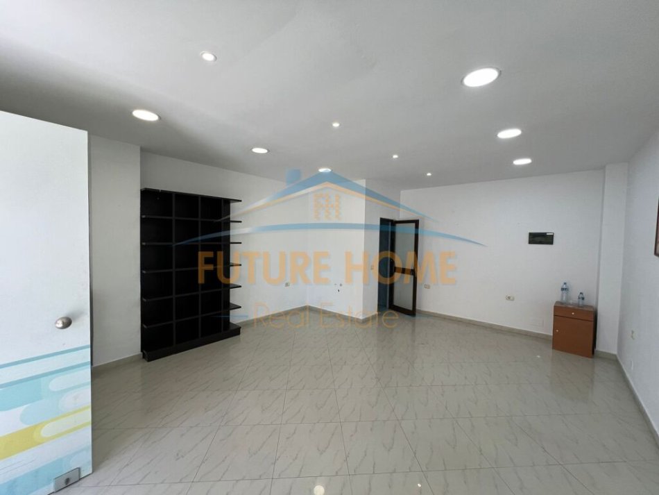 Tirane, shes ambjent biznesi Kati 0, 51 m² 90.000 € (Porcelan)