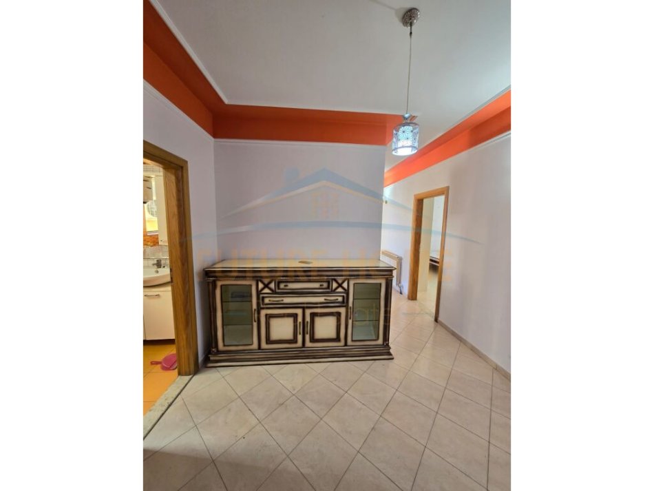 Tirane, shitet 3+1 Kati 5, 141 m² 165.000 € (aleksandri i madh)