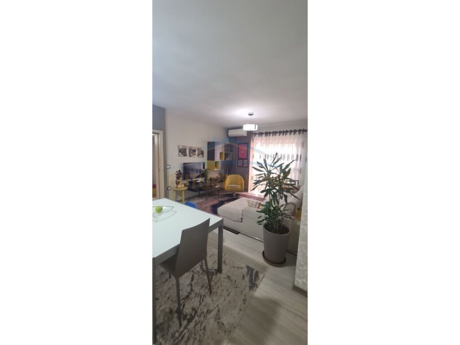 Tirane, shitet apartament 2+1 Kati 8, 89 m² 145.000 € (Unaza e Re)