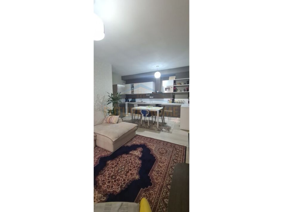 Tirane, shitet apartament 2+1 Kati 8, 89 m² 145.000 € (Unaza e Re)
