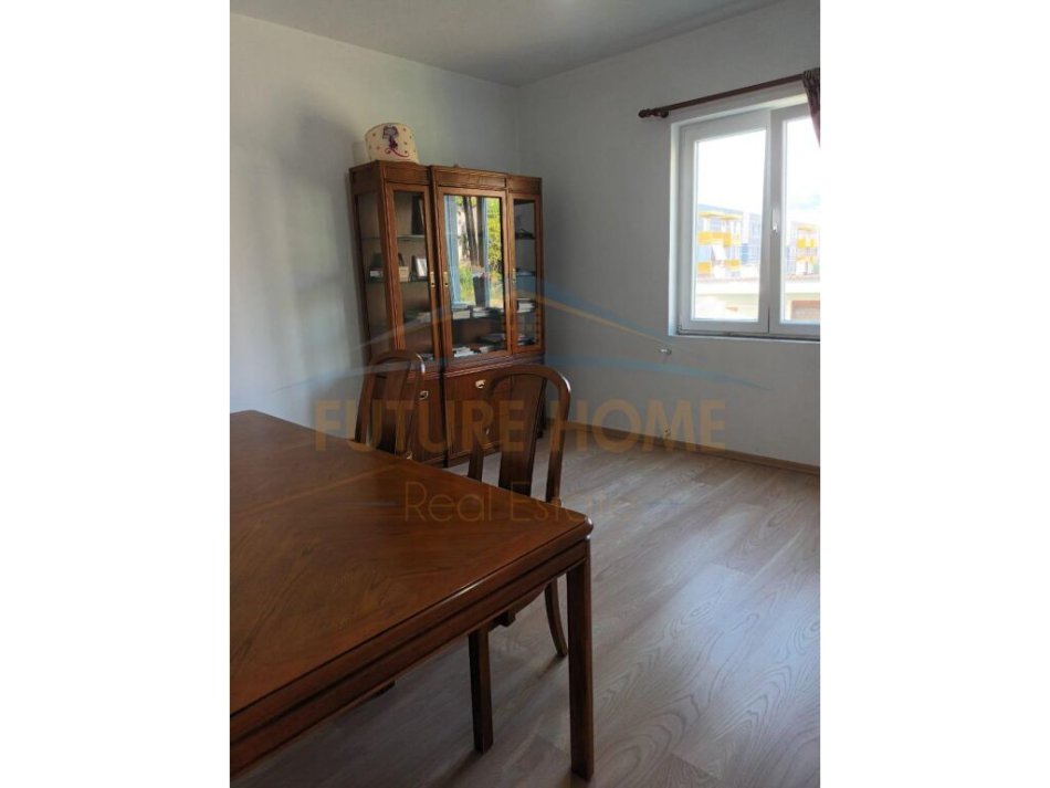 Tirane, shitet apartament 3+1+Ballkon Kati 2, 150 m² 140.000 € (Shkoze)