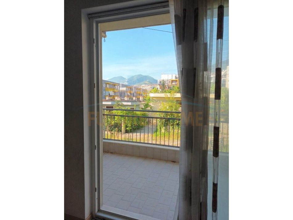 Tirane, shitet apartament 3+1+Ballkon Kati 2, 150 m² 140.000 € (Shkoze)