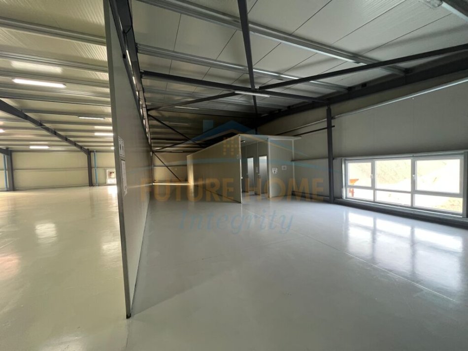 Tirane, jepet me qera ambjent biznesi Kati 0, 3.500 m² 9.000 € (Kamez)