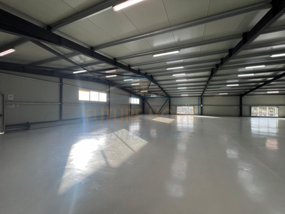 Tirane, jepet me qera ambjent biznesi Kati 0, 3.500 m² 9.000 € (Kamez)