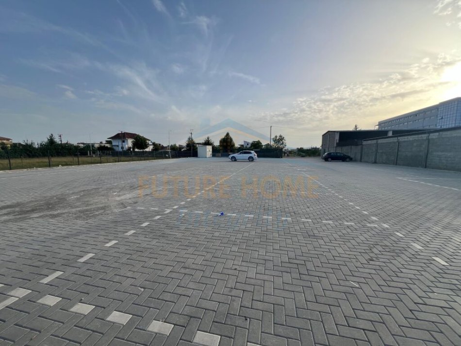 Tirane, jepet me qera ambjent biznesi Kati 0, 3.500 m² 9.000 € (Kamez)