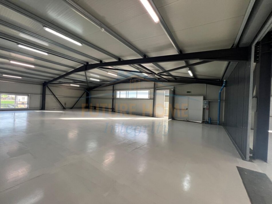 Tirane, jepet me qera ambjent biznesi Kati 0, 3.500 m² 9.000 € (Kamez)