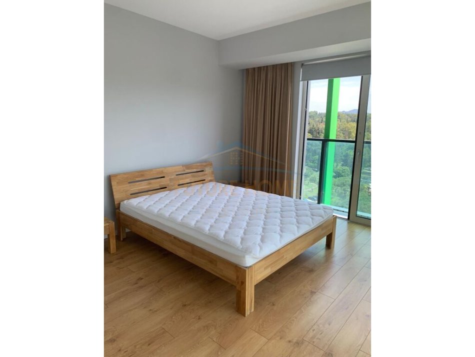Tirane, jepet me qera apartament 2+1+Ballkon+Post Parkimi,  Kati 13, 120 m² 2.000 € (Ambasador 3)