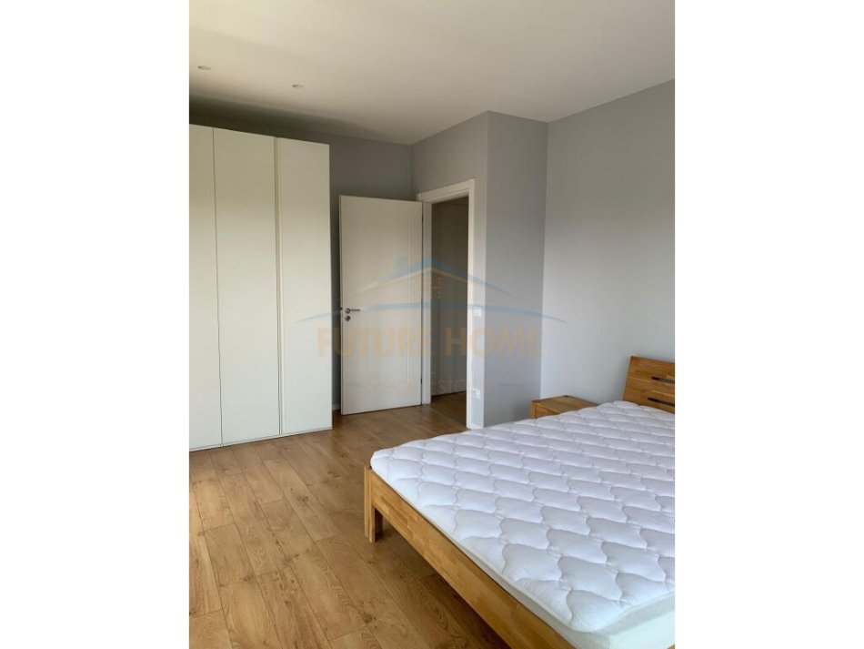 Tirane, jepet me qera Vile 3+1+Ballkon Kati 3, 250 m² 2.000 € (TEG)